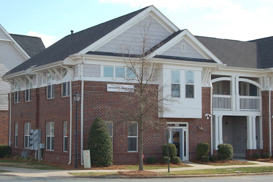 More Photos Of 705-711 Peninsula Dr, Davidson Office For Lease