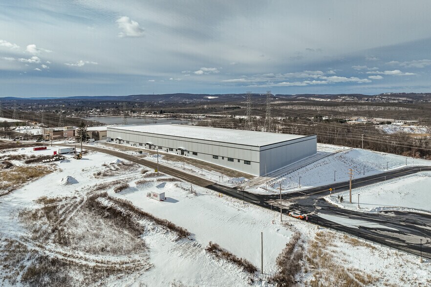 More Photos Of 118 Iron Mountain Rd, Mine Hill Warehouse For Lease