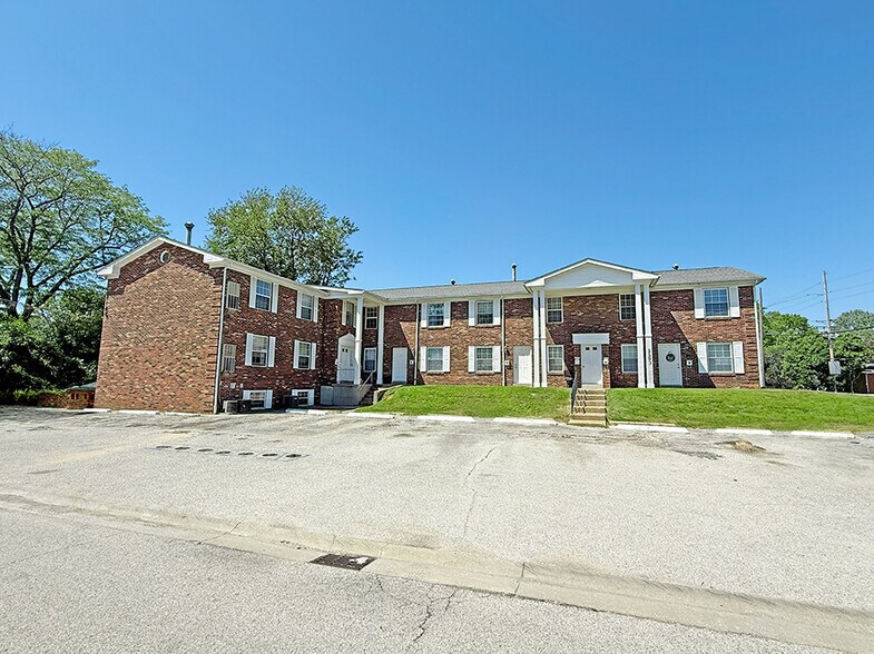 Primary Photo Of 2293 Frank Scott Pky W, Belleville Apartments For Sale
