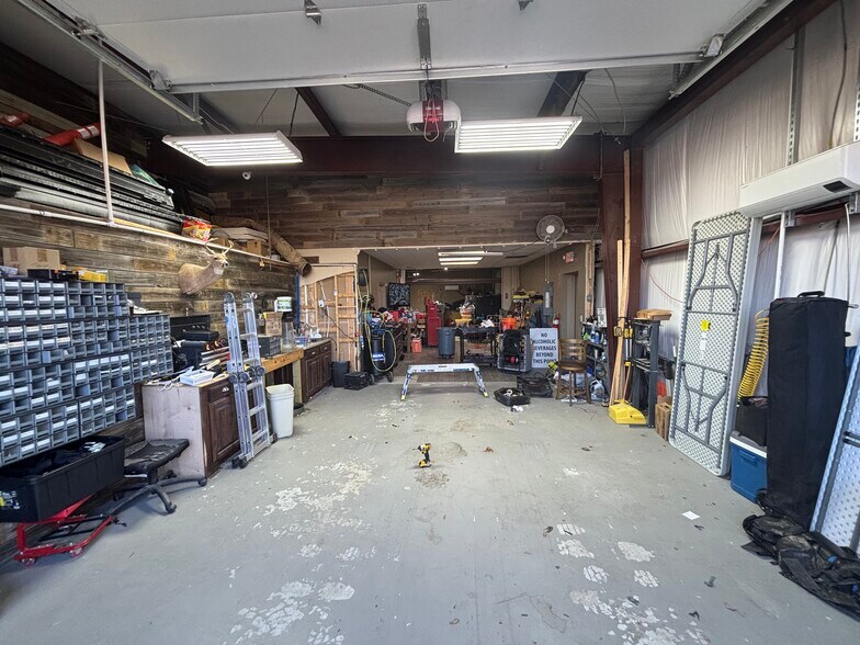 More Photos Of 7000 Crystal Hill Rd, North Little Rock Office For Sale