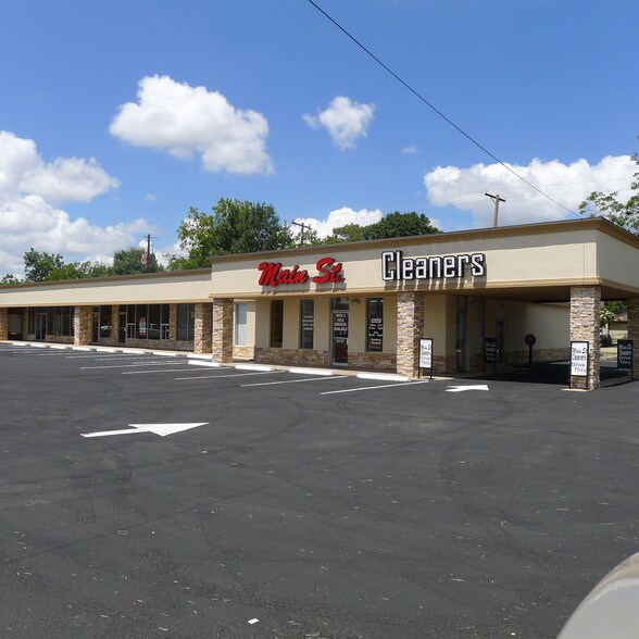 More Photos Of 706-708 W Main St, Tomball Freestanding For Lease