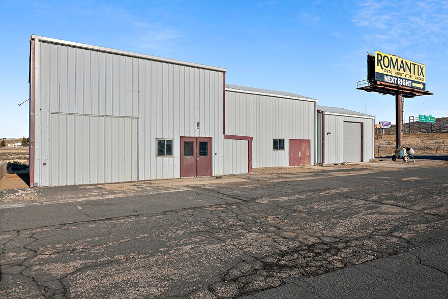 More Photos Of 71 Allegiance Cir, Evanston Warehouse For Lease