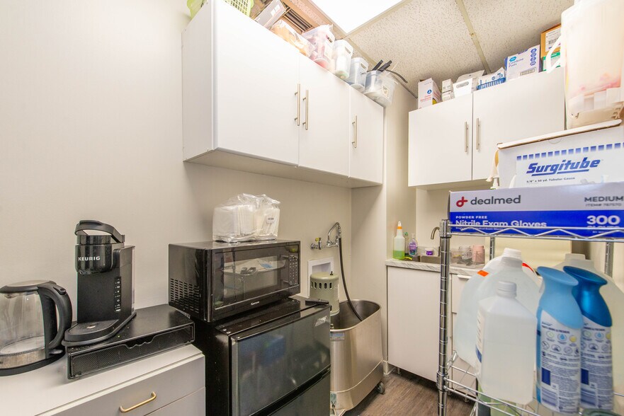 More Photos Of 185 Central Ave, East Orange Medical For Lease