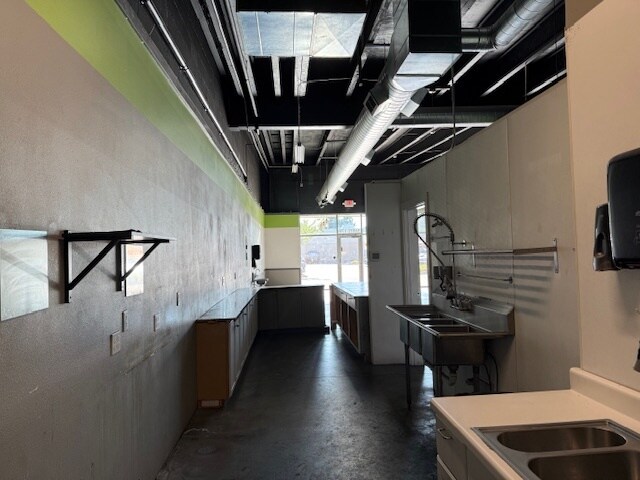 More Photos Of 2737 Lancaster Dr NE, Salem Freestanding For Lease
