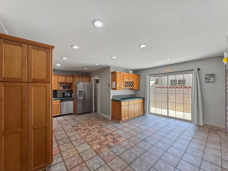 More Photos Of 15332 Shasta Ln, Huntington Beach Assisted Living For Sale