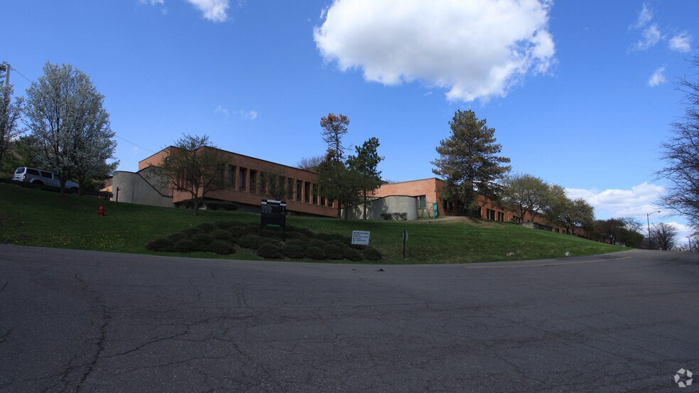 More Photos Of 1010 Perimeter Rd W, Endicott Office For Lease