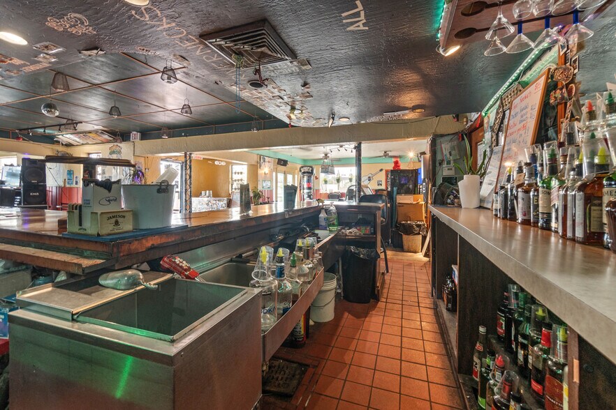 More Photos Of 10 Anastasia Blvd, Saint Augustine Bar For Lease