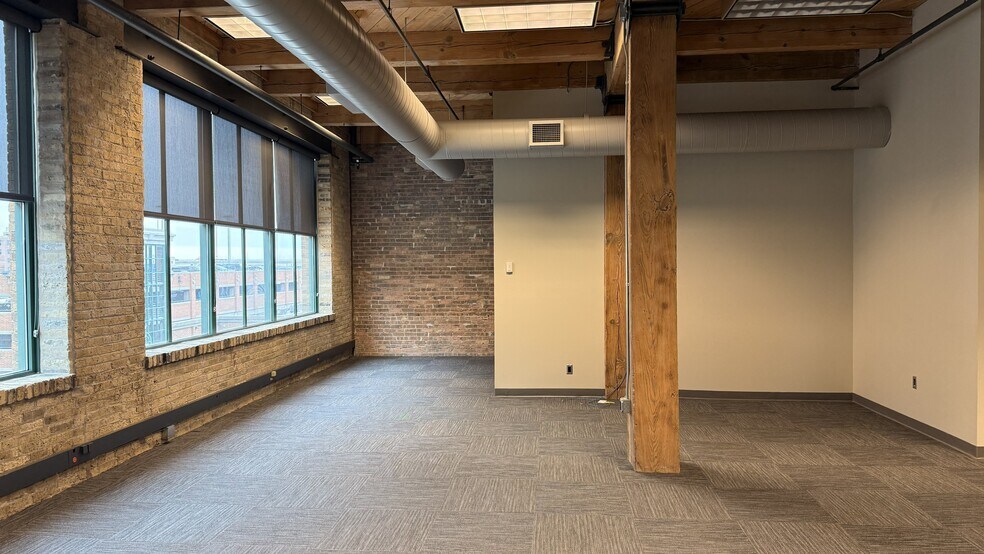 More Photos Of 325 E Chicago St, Milwaukee Office For Lease