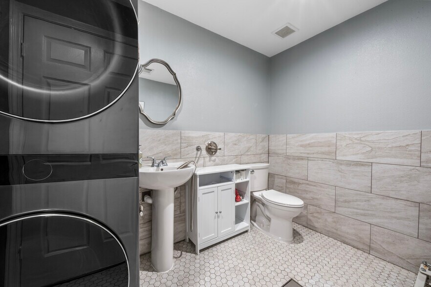 More Photos Of 20103 Aldine Westfield Rd, Humble Office For Sale