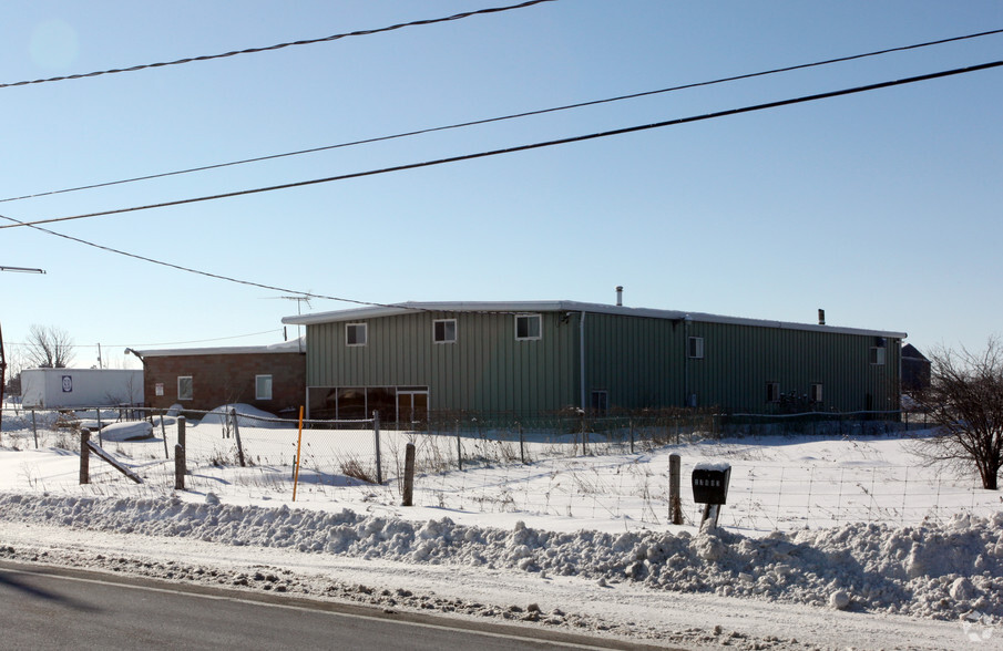 Primary Photo Of 13792 Airport Rd, Caledon Service For Lease