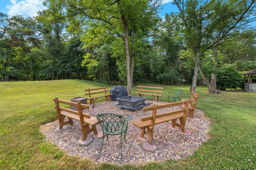 More Photos Of 40 Hospital Rd, Gettysburg Hotel For Sale