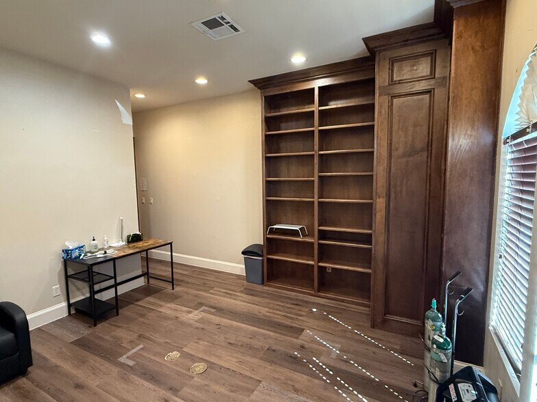 More Photos Of 2913 Overland Trl, Sherman Medical For Lease