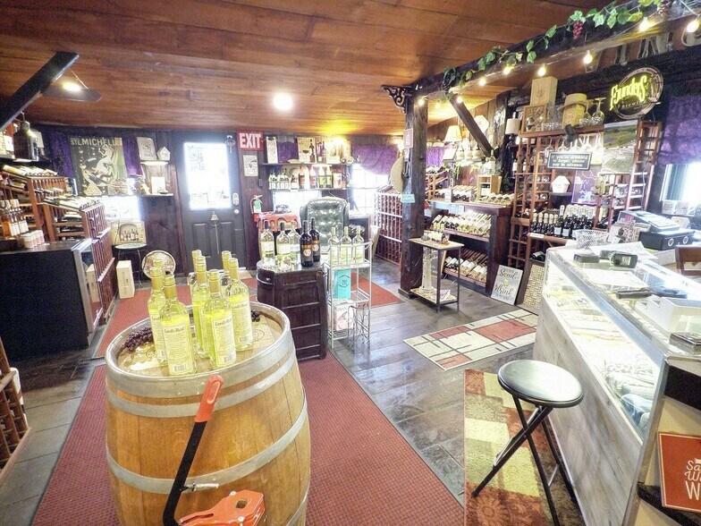More Photos Of 3732 NY-31 Rt, Canastota Restaurant For Sale