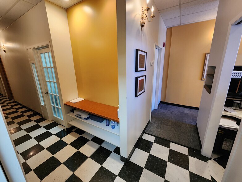 More Photos Of 135 Av 25e, St-Eustache Storefront For Lease