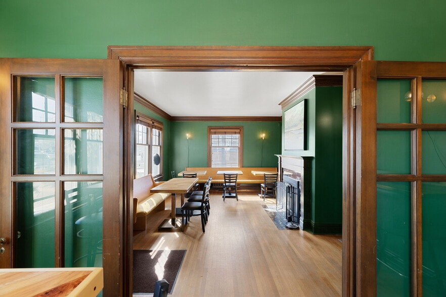 More Photos Of 883 SW Church St, Dallas Restaurant For Sale