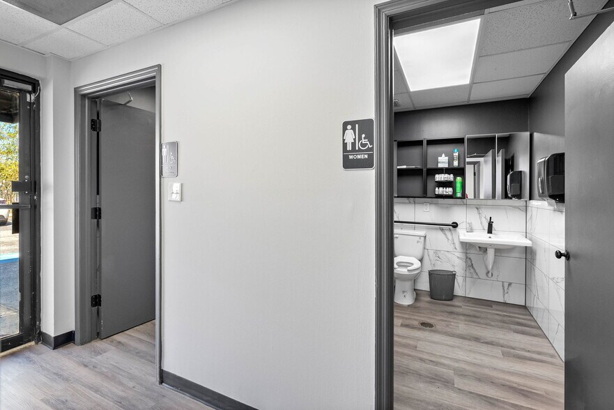 More Photos Of 4412 W Osborne Ave, Tampa Light Distribution For Lease