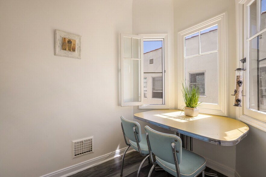 More Photos Of 326 N Sycamore Ave, Los Angeles Apartments For Sale