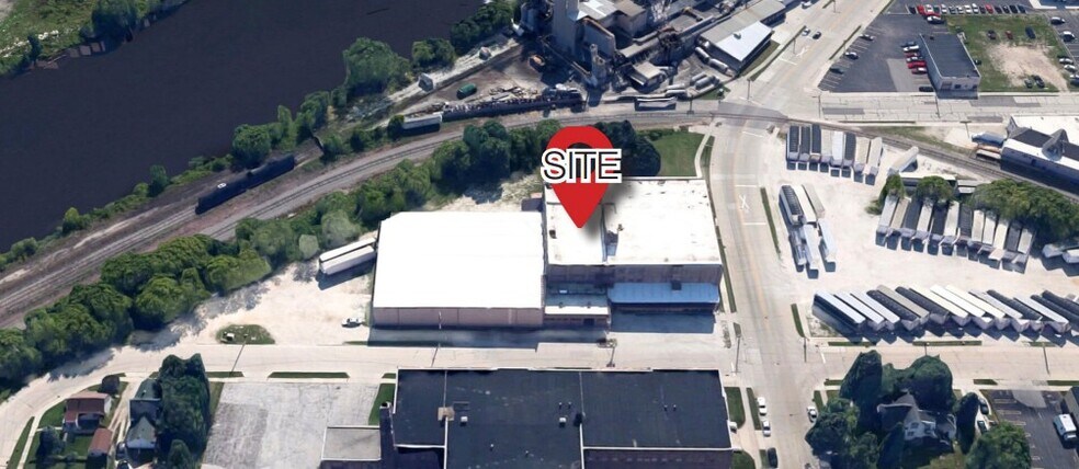 Primary Photo Of 1306-1310 Clark St, Manitowoc Distribution For Sale