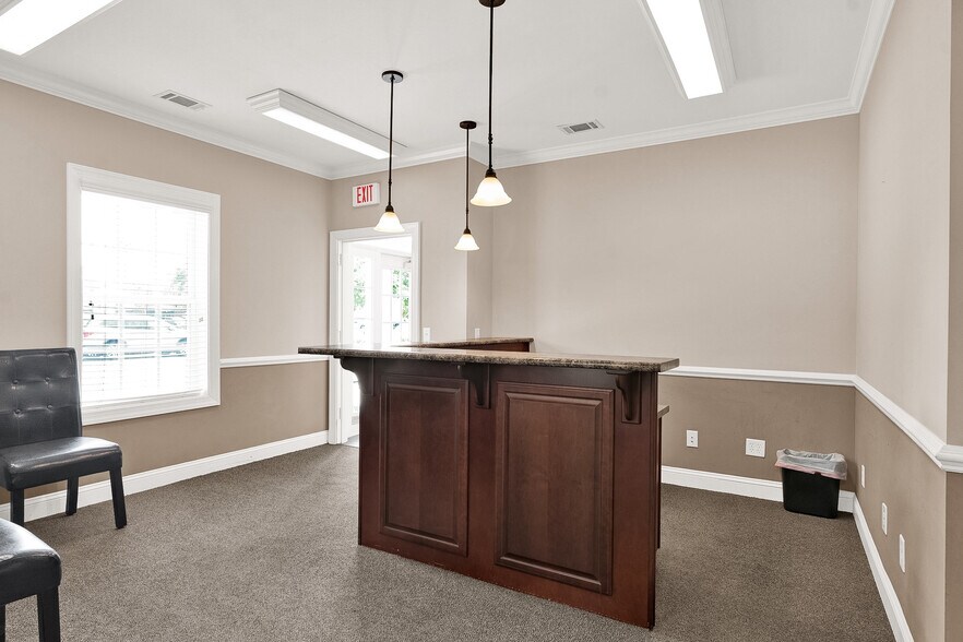 More Photos Of 7031 Hodgson Memorial Dr, Savannah Office For Lease
