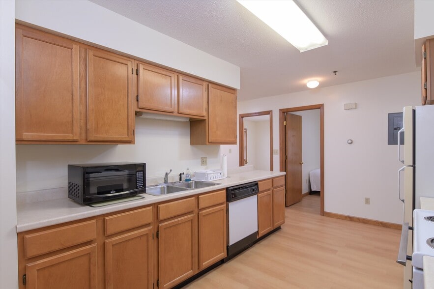 More Photos Of 156 Main St, Ludlow Office For Sale