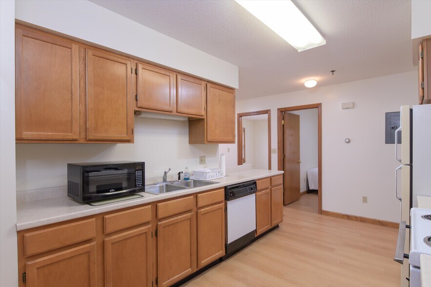 More Photos Of 156 Main St, Ludlow Office For Sale