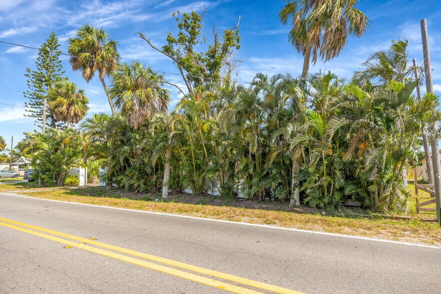 More Photos Of 826 W Shell Point Rd, Ruskin Land For Sale
