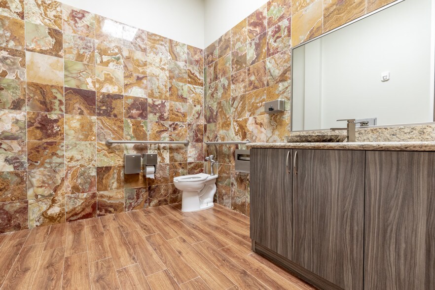 More Photos Of 16422 Stuebner Airline Rd, Spring Medical For Lease