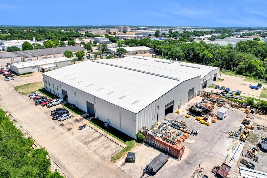 More Photos Of 190 Industrial Blvd, McKinney Manufacturing For Sale