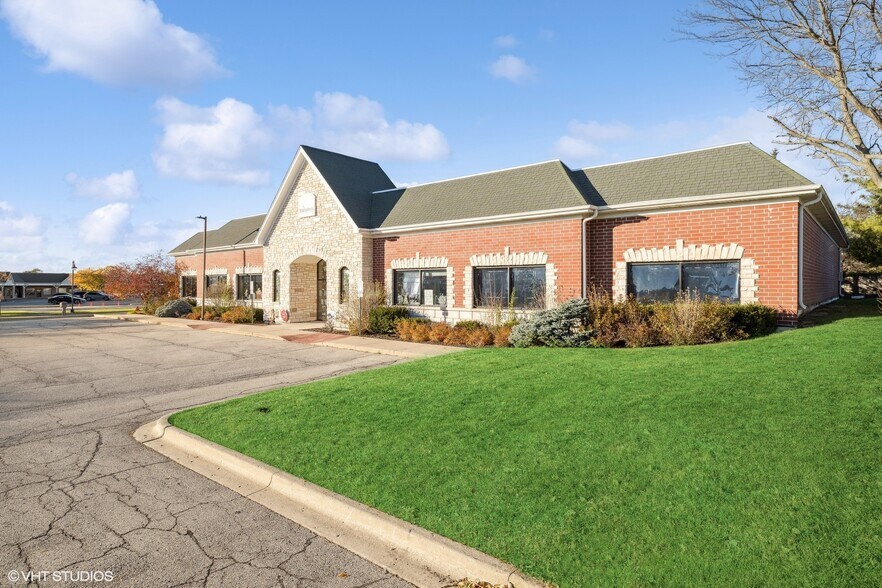More Photos Of 625 N Bridgeport Ter, Lindenhurst Freestanding For Sale