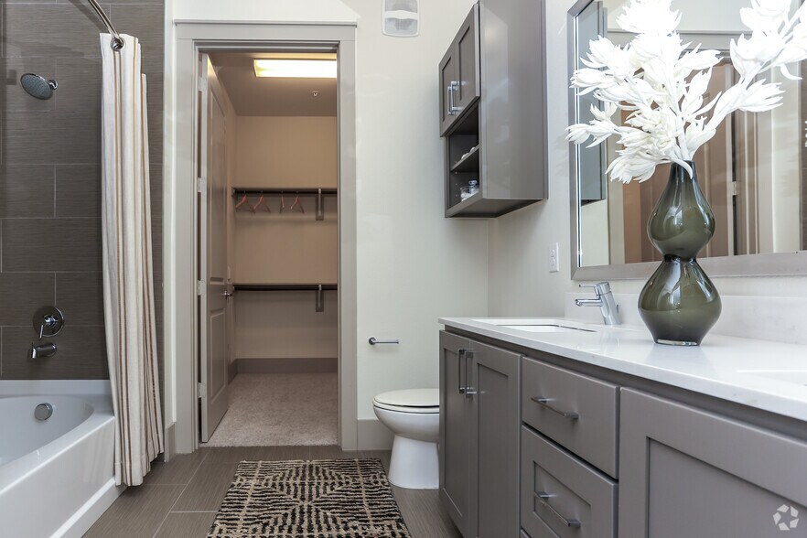 More Photos Of 4646 Amesbury Dr, Dallas Apartments For Lease