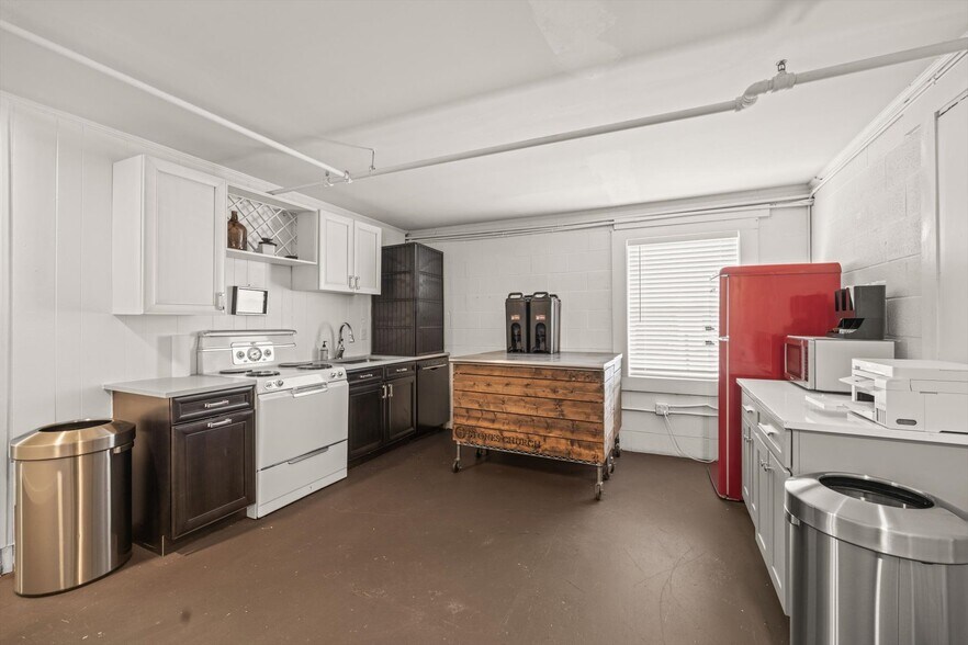 More Photos Of 236 2nd Ave S, Franklin Storefront Retail Office For Sale