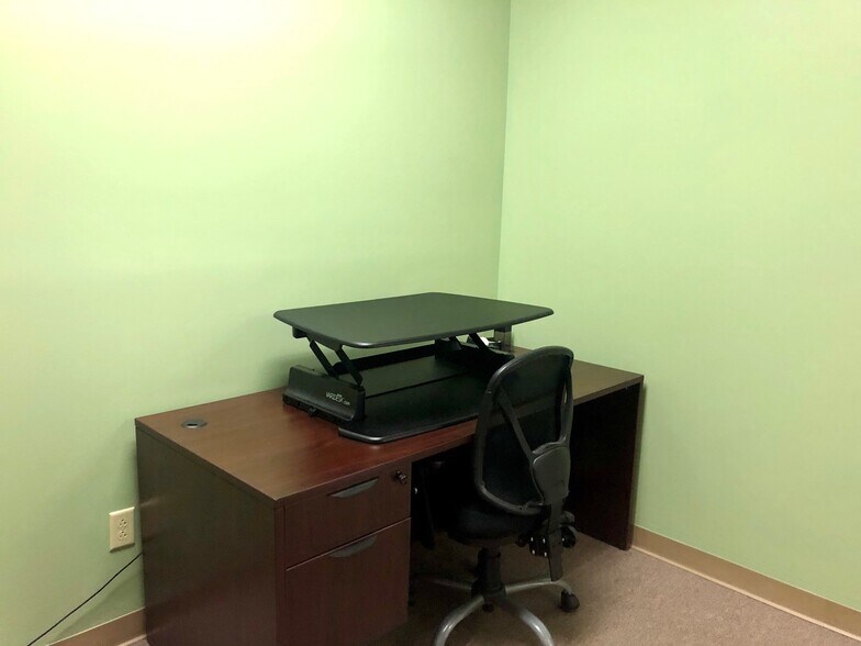 More Photos Of 100 Corporate Dr, Trumbull Research And Development For Lease
