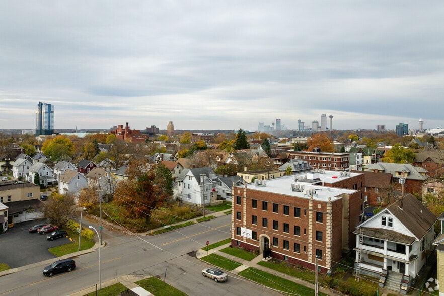 Primary Photo Of 704 8th St, Niagara Falls Apartments For Sale