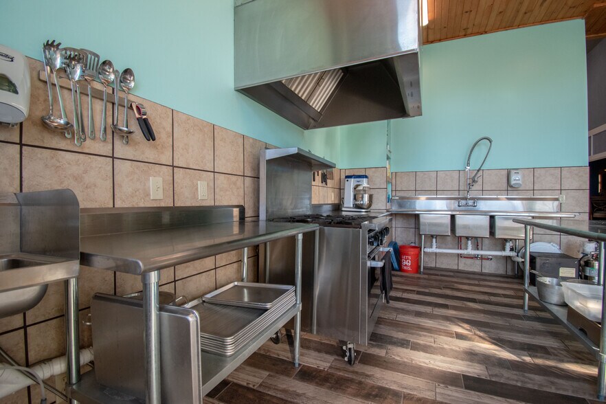 More Photos Of 322 E Don Tyler Ave, Dewey Storefront For Sale