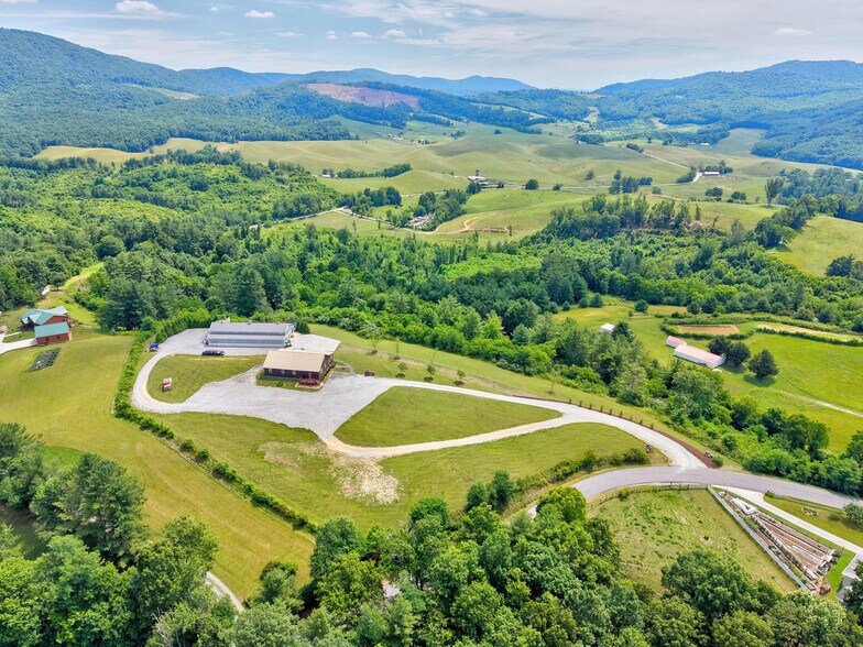 More Photos Of 639 Wagon Wheel Rd, Elk Creek Lodge Meeting Hall For Sale