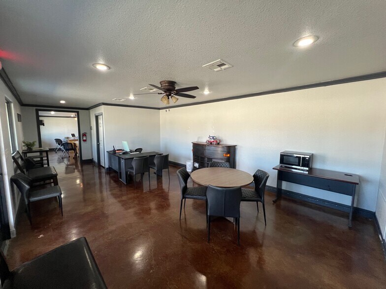 More Photos Of 1800 E Rancier Ave, Killeen Auto Dealership For Sale