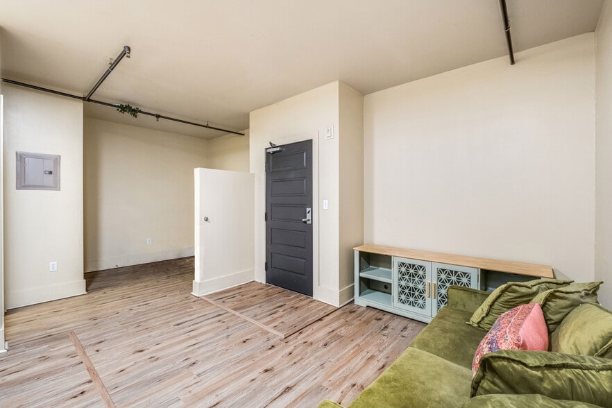 More Photos Of 212-216 Alaskan Way S, Seattle Apartments For Sale