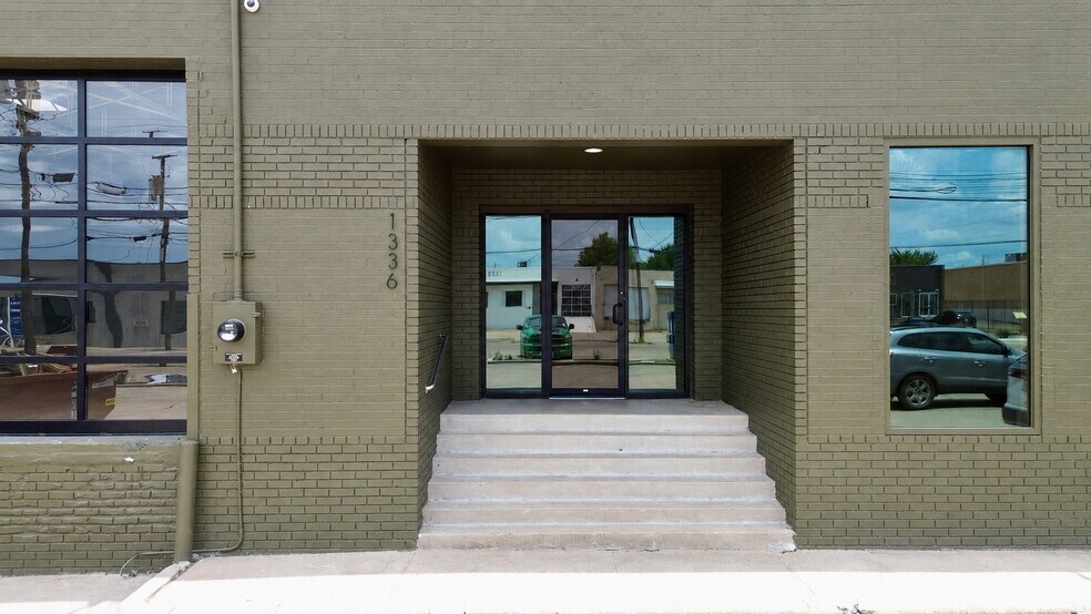 More Photos Of 1336 Crampton St, Dallas Distribution For Lease