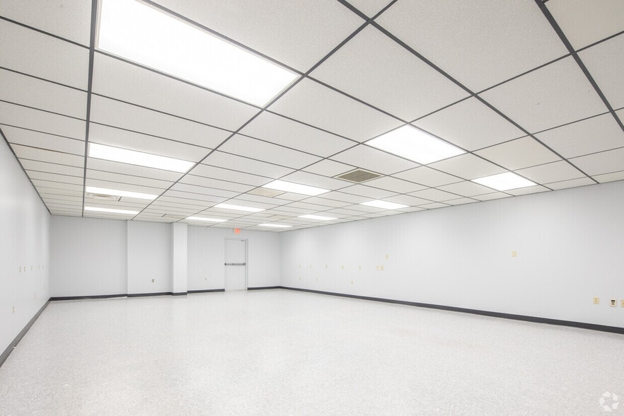 More Photos Of 1535 N Cogswell St, Rockledge Warehouse For Lease