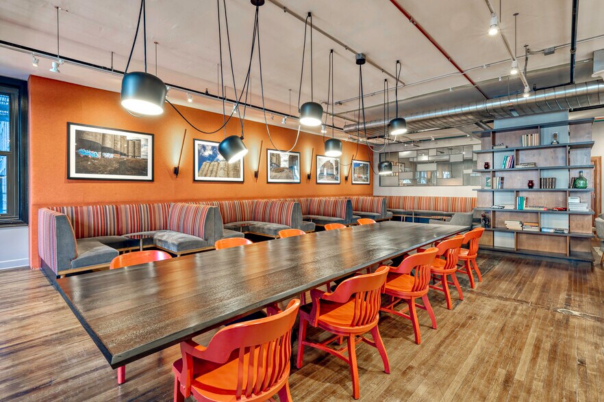 More Photos Of 125 S Clark St, Chicago Loft Creative Space For Lease