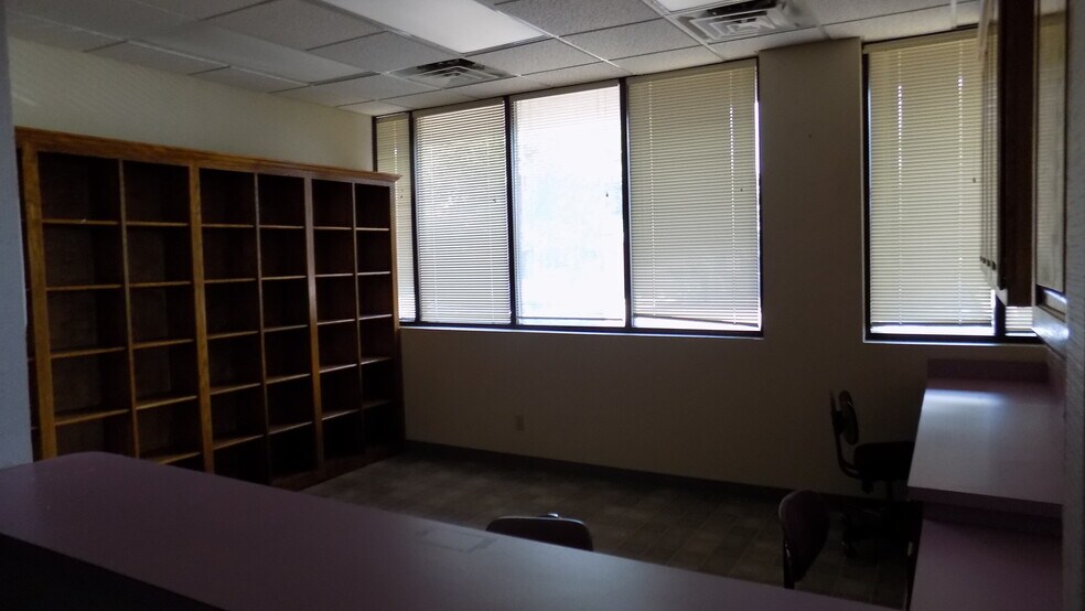 More Photos Of 315 S Cockrell Hill Rd, Duncanville Medical For Lease