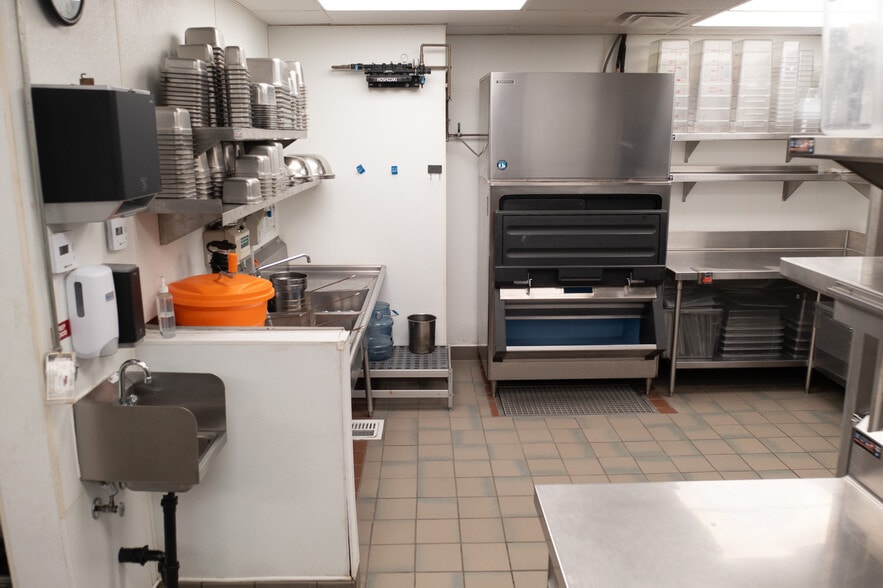 More Photos Of 74225 Highway 111, Palm Desert Restaurant For Lease