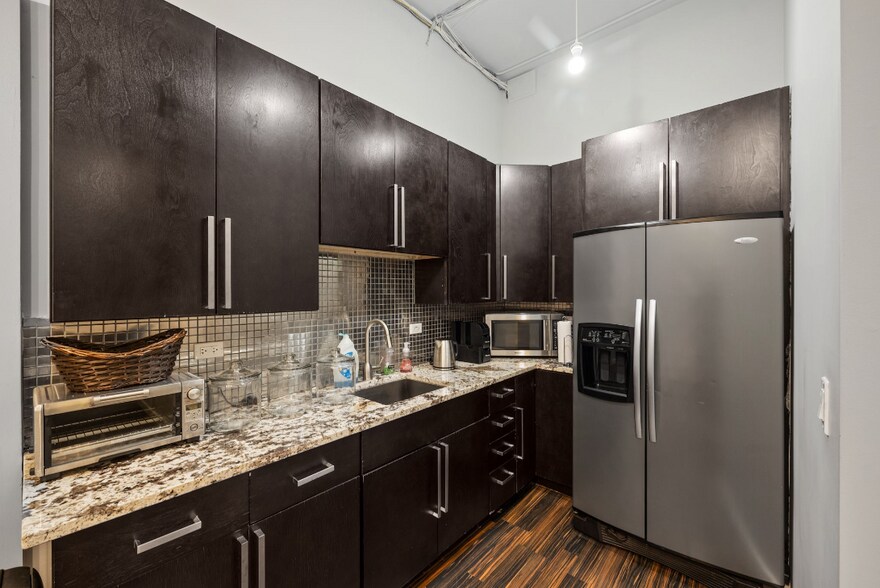 More Photos Of 2853 N Pulaski Rd, Chicago Storefront Retail Office For Sale