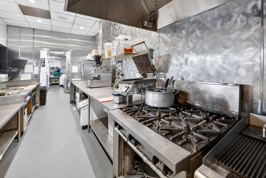 More Photos Of 100 W Troutman Pky, Fort Collins Restaurant For Lease