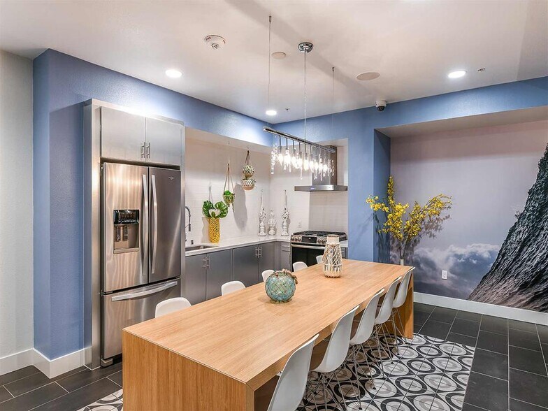 More Photos Of 1110 F St, San Diego Apartments For Lease