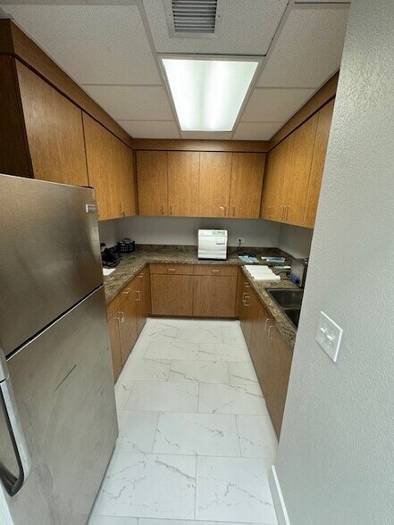 More Photos Of 6711 38th Ave N, Saint Petersburg Medical For Sale