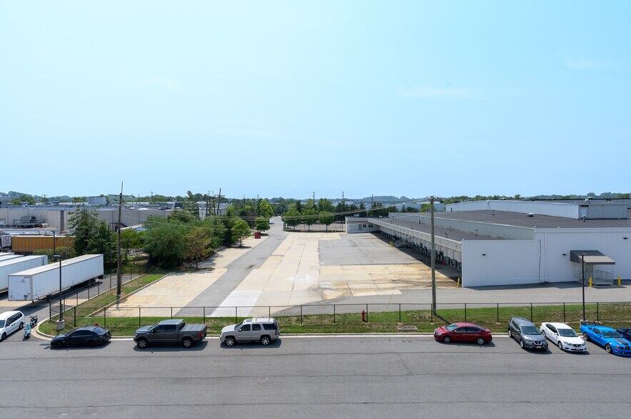 More Photos Of 6100 Columbia Park Rd, Landover Warehouse For Lease