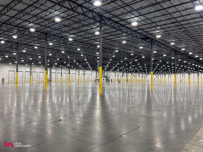 More Photos Of 2601 Skyview Dr, Lithia Springs Distribution For Lease