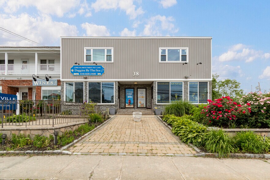 Primary Photo Of 38 Bayville Ave, Bayville Freestanding For Lease