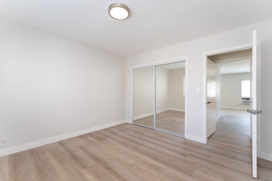 More Photos Of 2670 Ellendale Pl, Los Angeles Dormitory For Sale